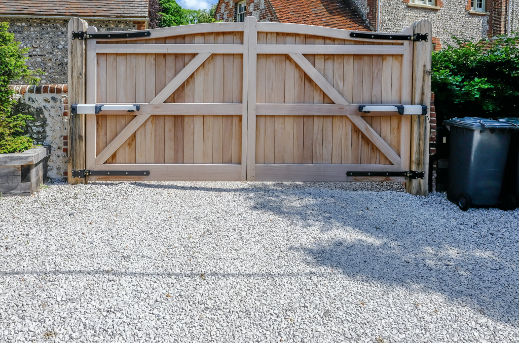 Wooden Electric Residential Security Gate For Driveway